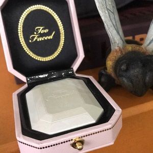 Too Faced Diamond Highlight